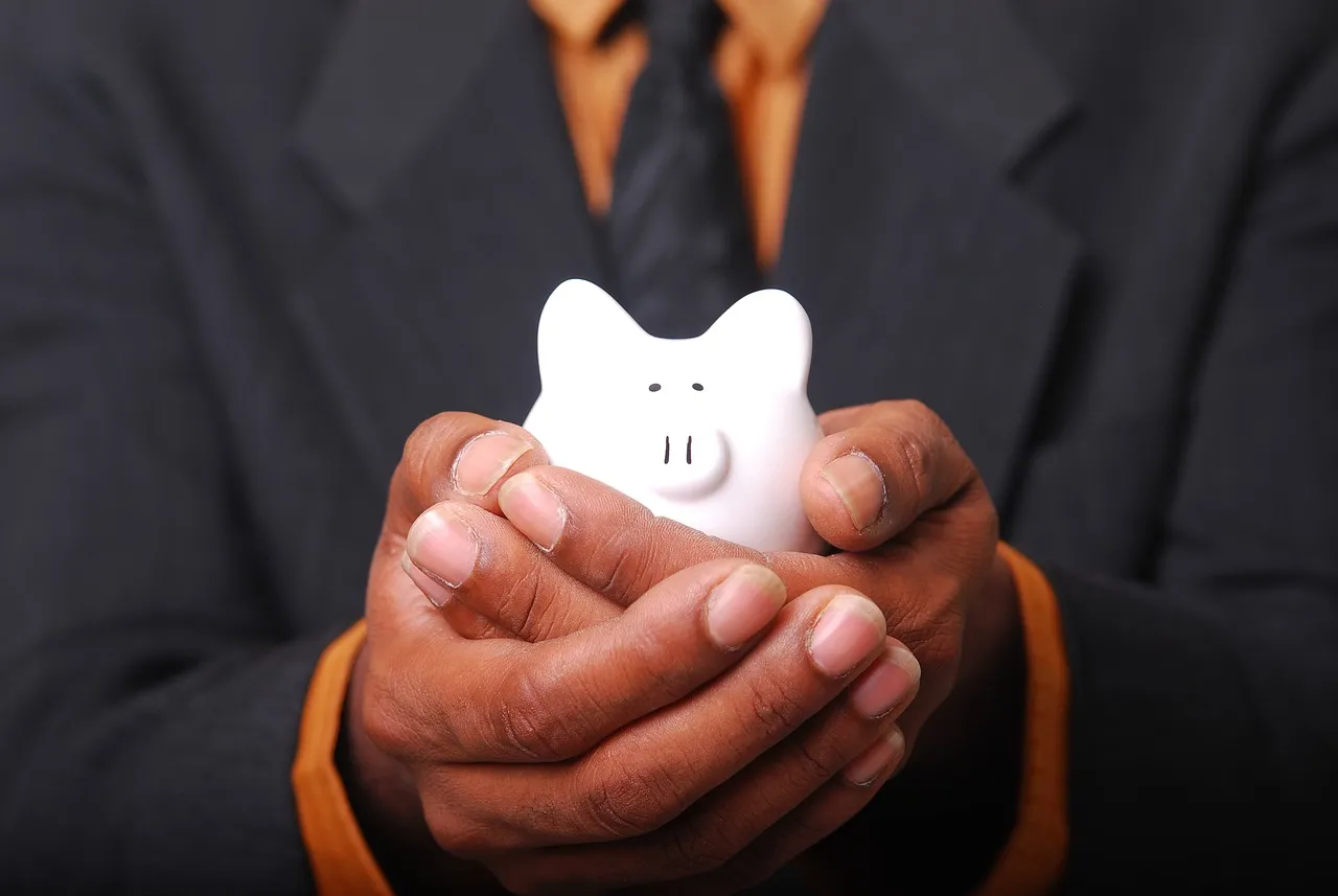 自己破産するならタンス貯金は申告しよう!バレる理由やリスクを解説